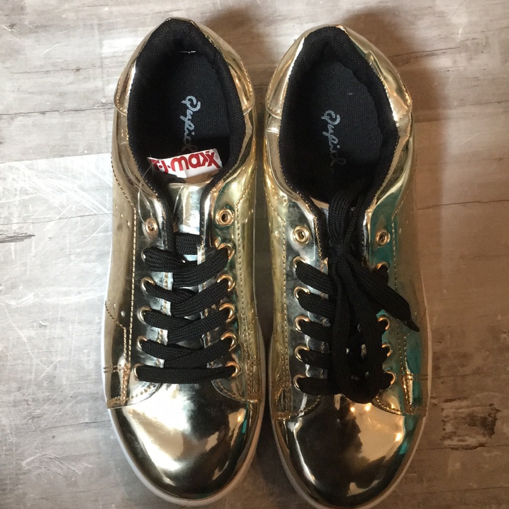 Brand new shiny gold fashion tennis shoes